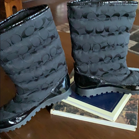 Coach signature boots New without box/tags - Picture 6 of 8